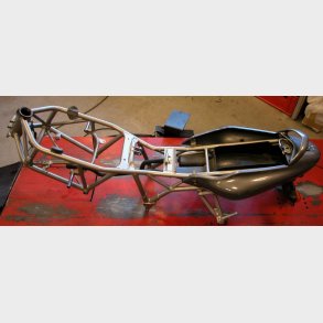 Stel komplet med gr bagende Ducati brugt med papir